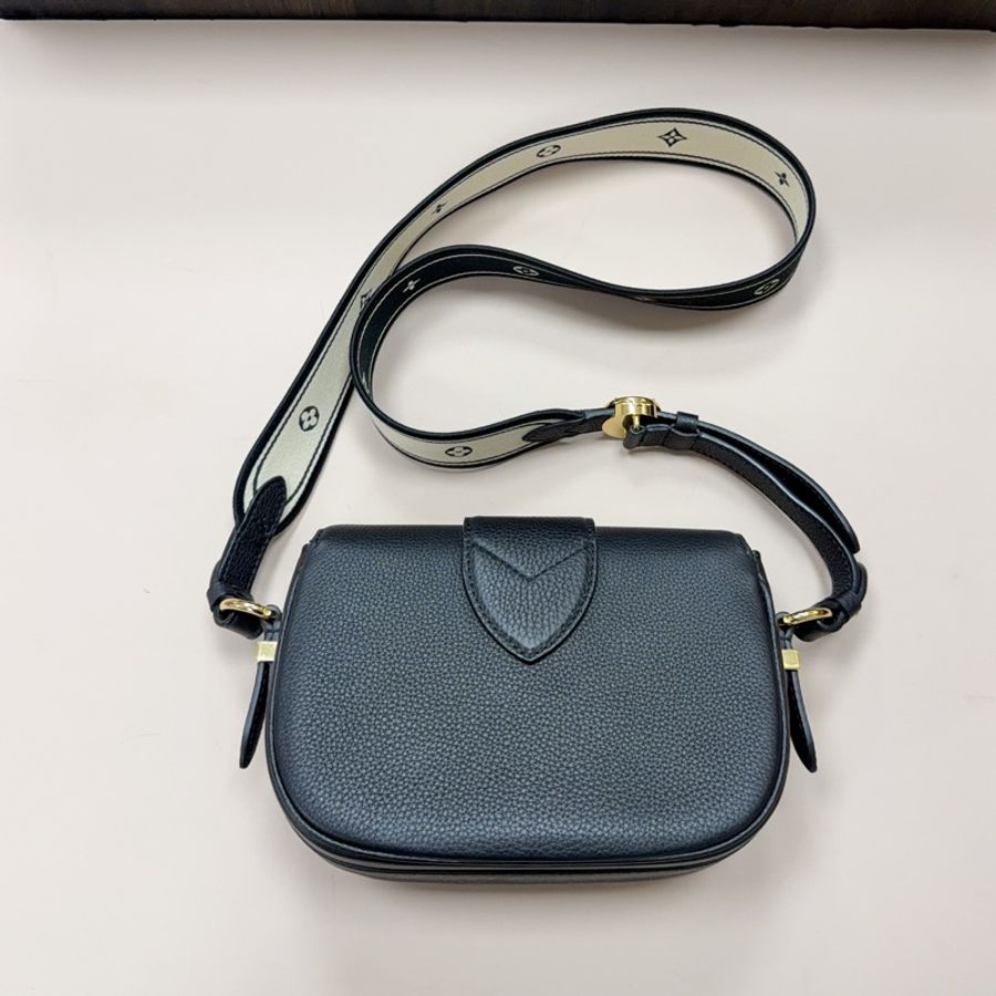 LV 黑牛皮金釦 Pont 9 Soft 背帶斜背包-2