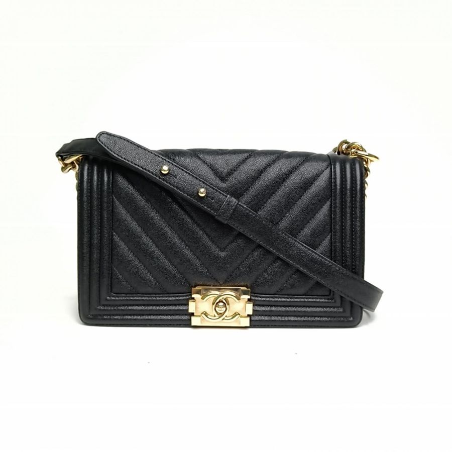 CHANEL Leboy中號黑色牛皮28開金扣V紋-0