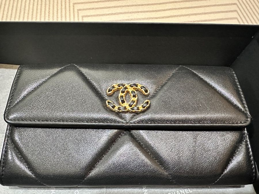 降價 Chanel 19 黑色掀蓋長夾|9成新|經典金銀鏈|附原盒-1