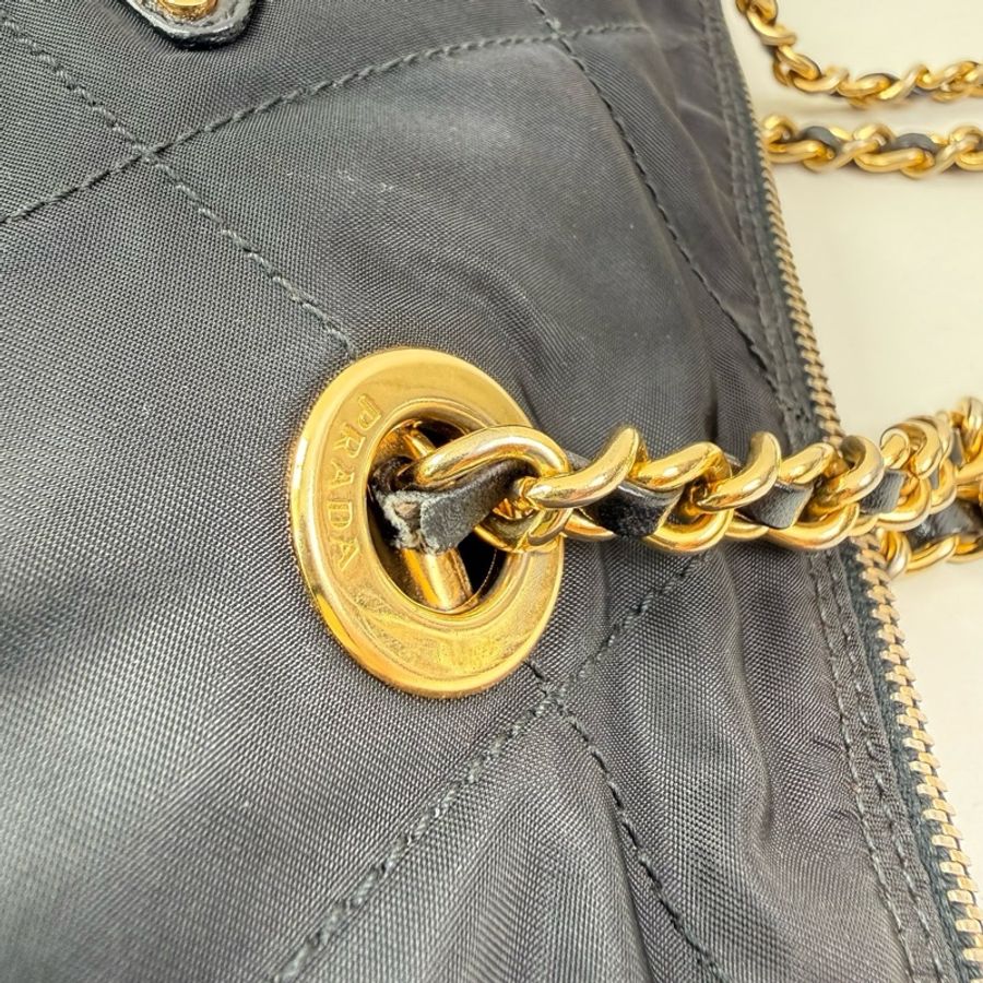 Prada 降落傘鏈條單肩包 黑色 金扣 尺寸：31*25.5*9.5cm-16