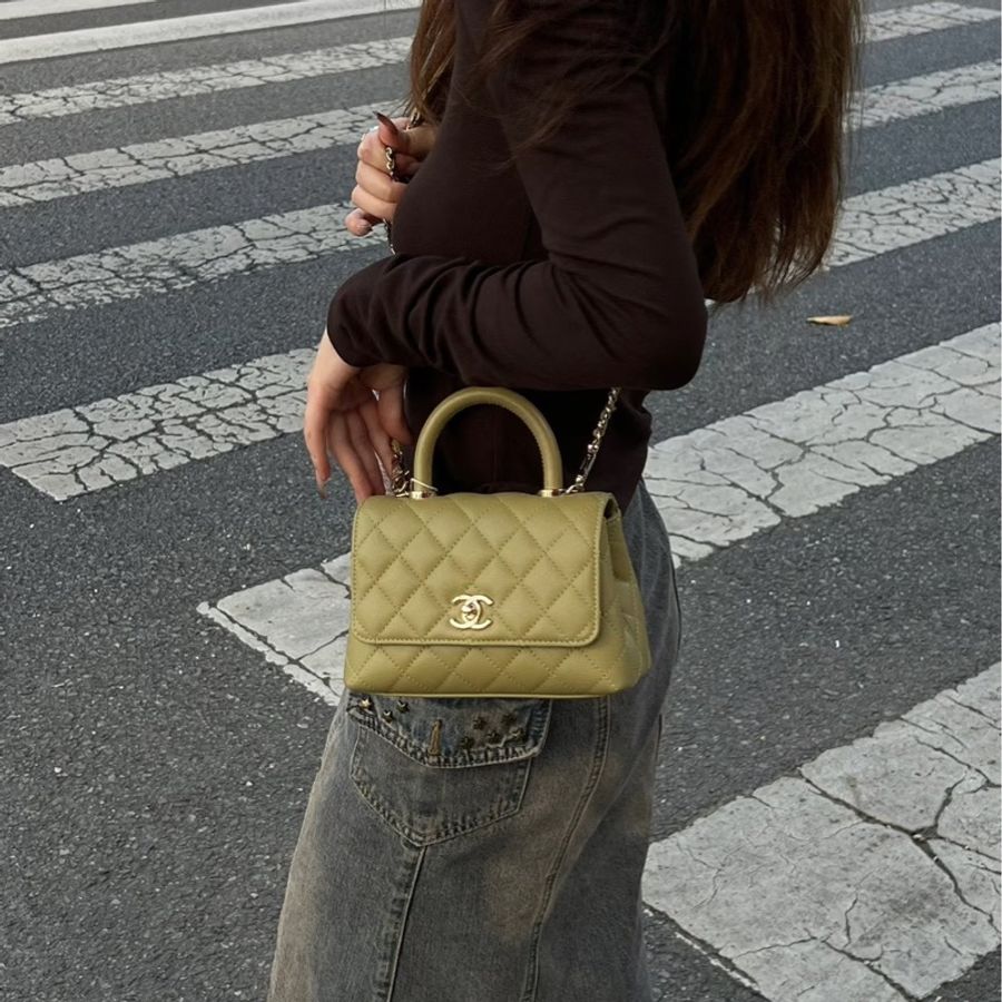 莉亞精品♡ Chanel mini handle 芥末黃金釦 近新美包-1
