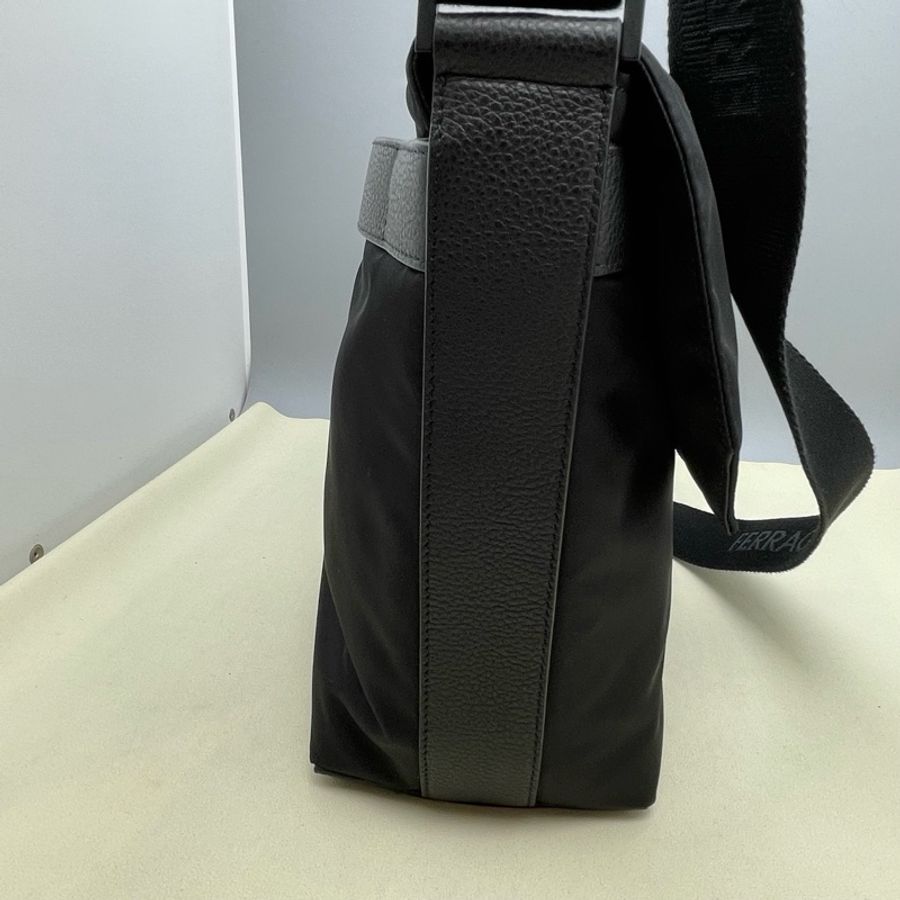 99新FERRAGAMO/ 菲拉格慕 男士斜挎包 尺寸:29✖️26✖️13cm 无附件-3