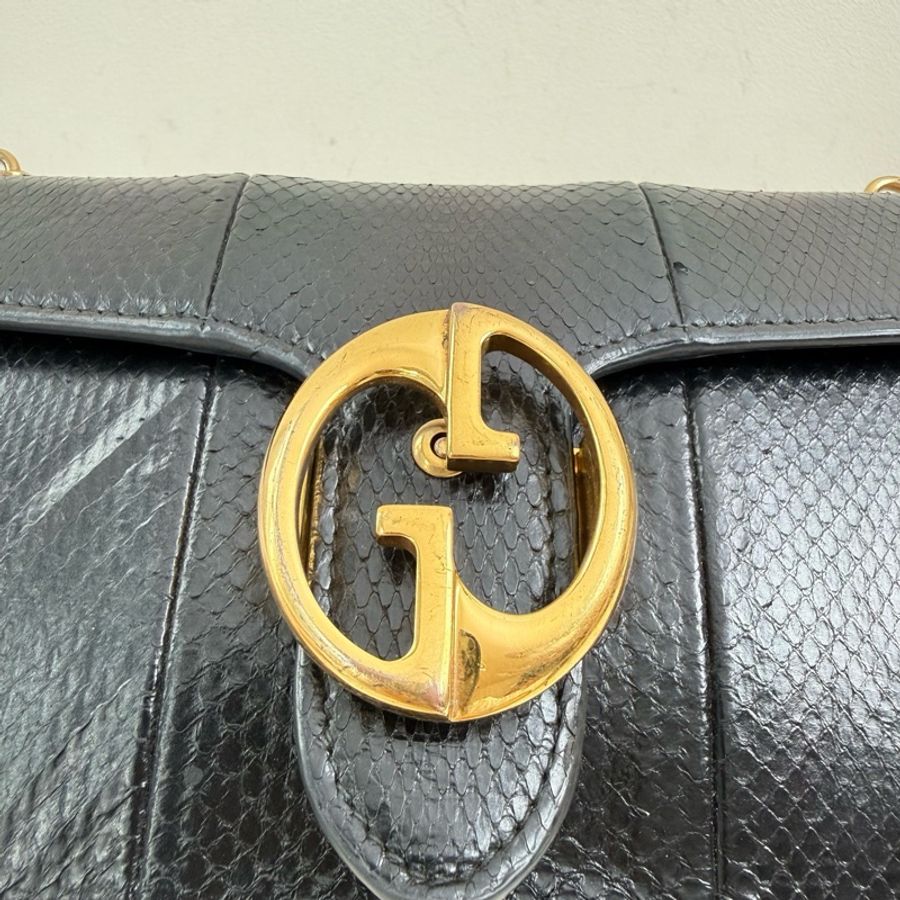 Gucci/古馳 蛇皮黑色鏈條斜挎包 金扣-6