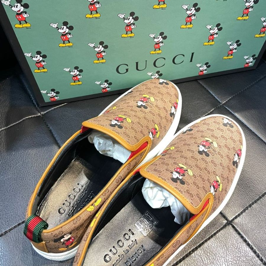 💎Han's house精品服飾💎GUCCI 古馳 滿版 LOGO 懶人鞋 義大利製 現貨 UK 8-4