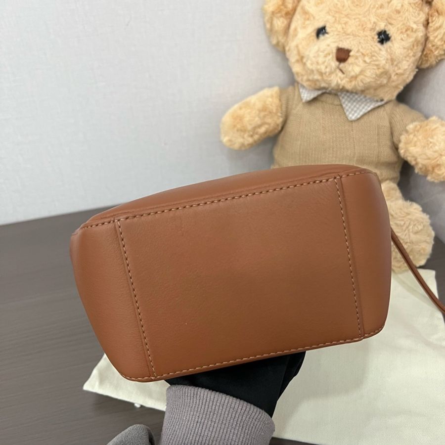 Loewe/羅意威 hobo棕色牛皮手提包 編碼23 16*17-4