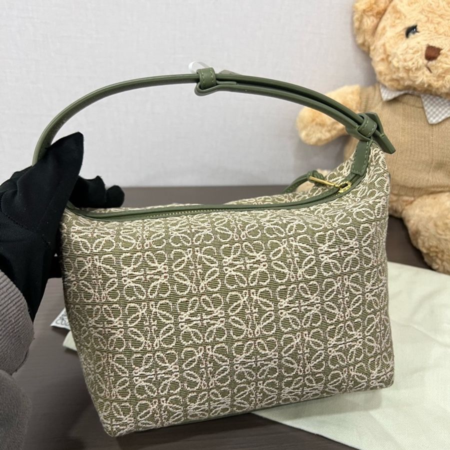 Loewe/羅意威 cubi anagram牛油果綠飯盒包小號 21編碼 20*15-0
