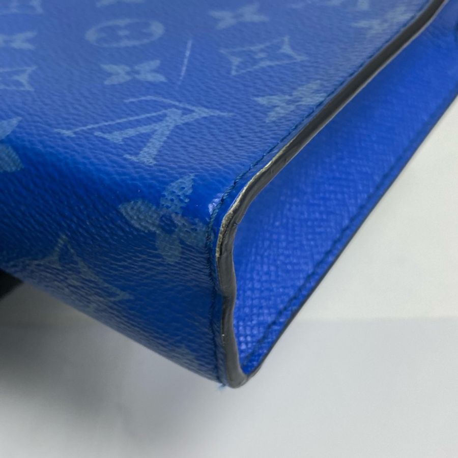Louis Vuitton • Gaston 經典藍色老花斜背包-19