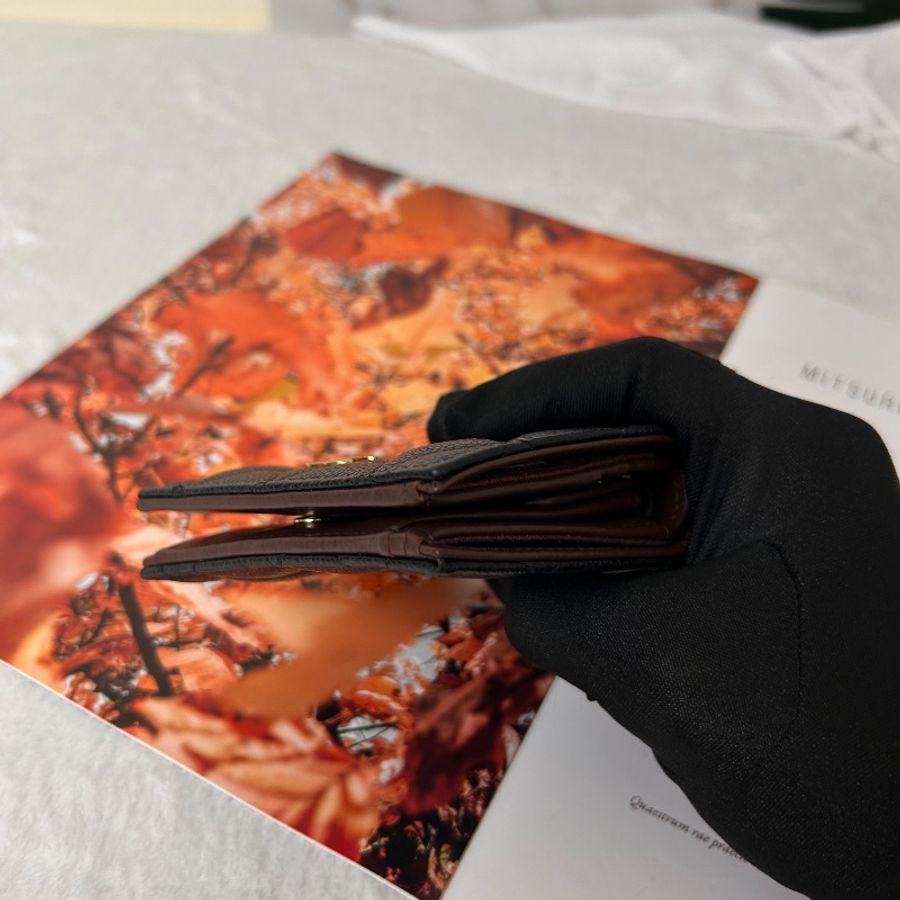 Chanel 對開扣式兩折黑色荔枝皮短夾-11
