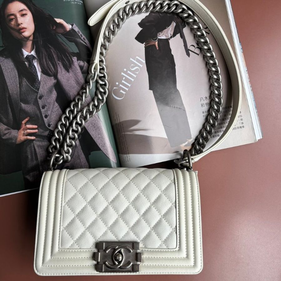 ::CHANEL:: BOY 20公分 奶昔白灰銀釦小型口蓋包 斜背包 鏈帶包-0