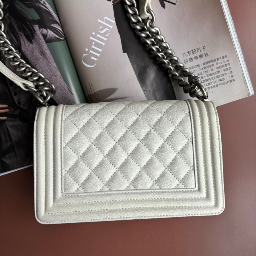 ::CHANEL:: BOY 20公分 奶昔白灰銀釦小型口蓋包 斜背包 鏈帶包-2