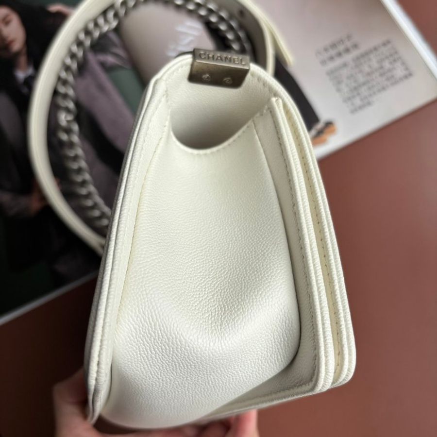 ::CHANEL:: BOY 20公分 奶昔白灰銀釦小型口蓋包 斜背包 鏈帶包-3
