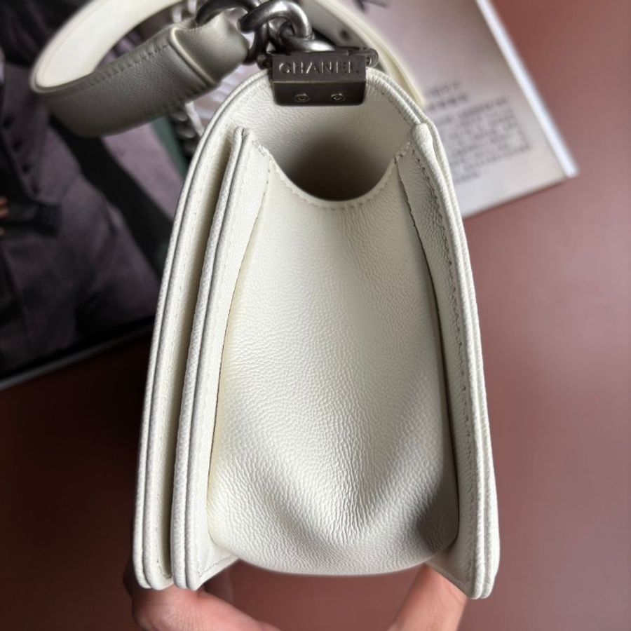 ::CHANEL:: BOY 20公分 奶昔白灰銀釦小型口蓋包 斜背包 鏈帶包-4
