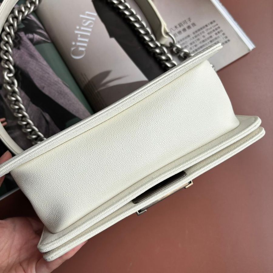 ::CHANEL:: BOY 20公分 奶昔白灰銀釦小型口蓋包 斜背包 鏈帶包-5