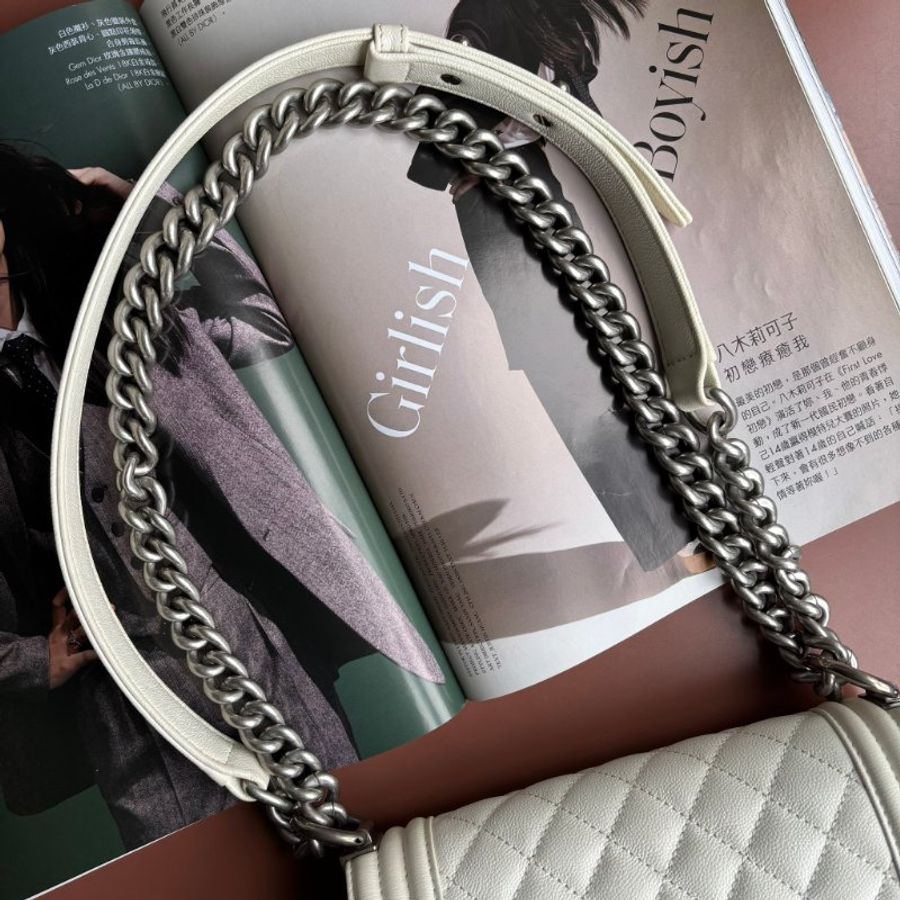 ::CHANEL:: BOY 20公分 奶昔白灰銀釦小型口蓋包 斜背包 鏈帶包-6
