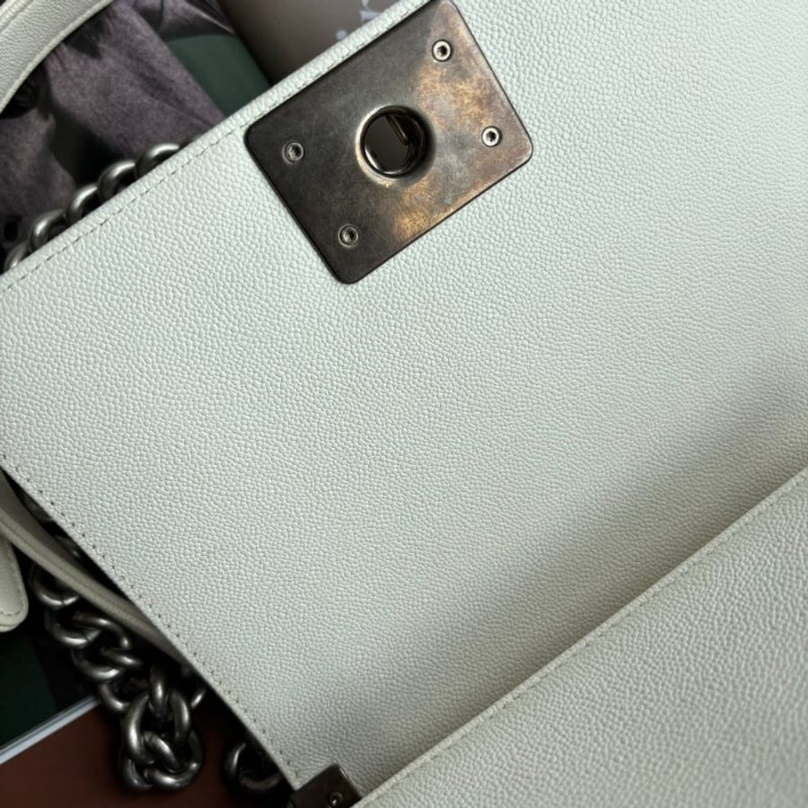 ::CHANEL:: BOY 20公分 奶昔白灰銀釦小型口蓋包 斜背包 鏈帶包-15