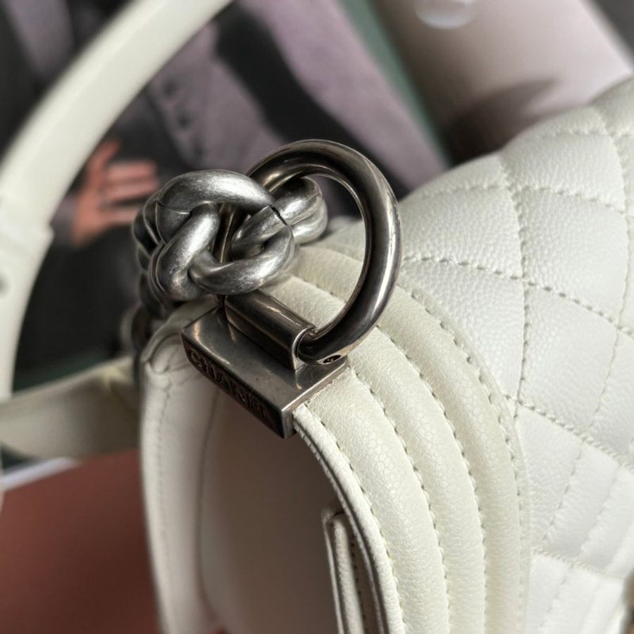 ::CHANEL:: BOY 20公分 奶昔白灰銀釦小型口蓋包 斜背包 鏈帶包-24