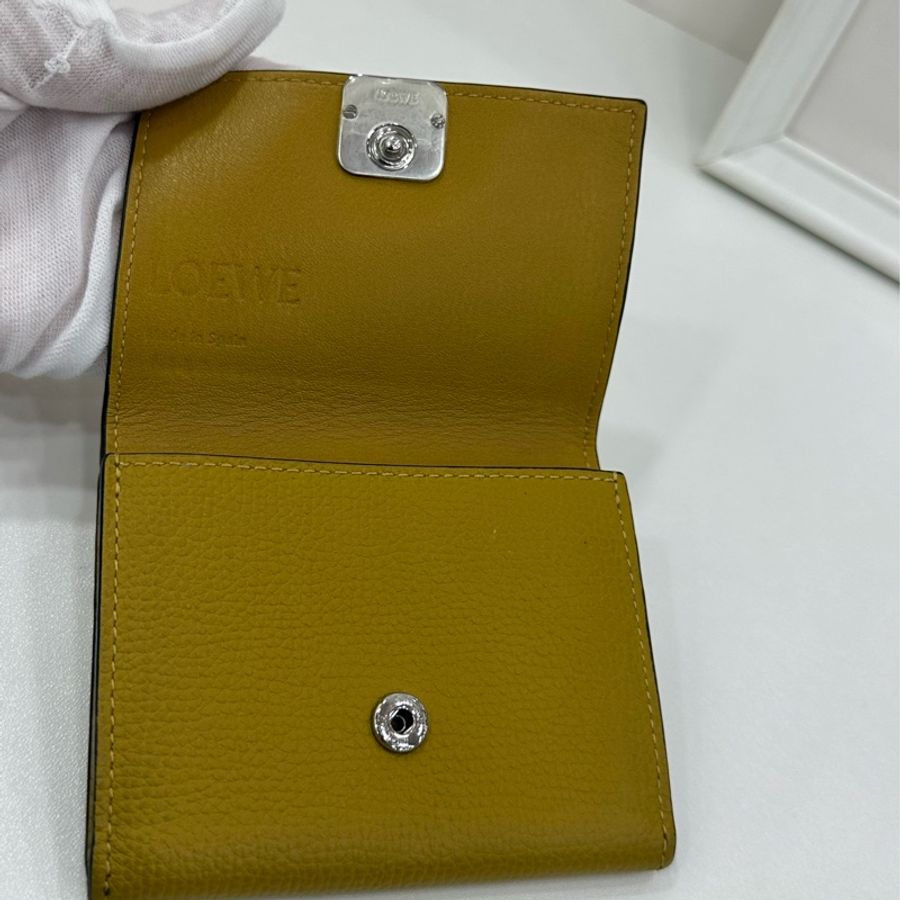 LOEWE 三折錢包 三角折疊款-6