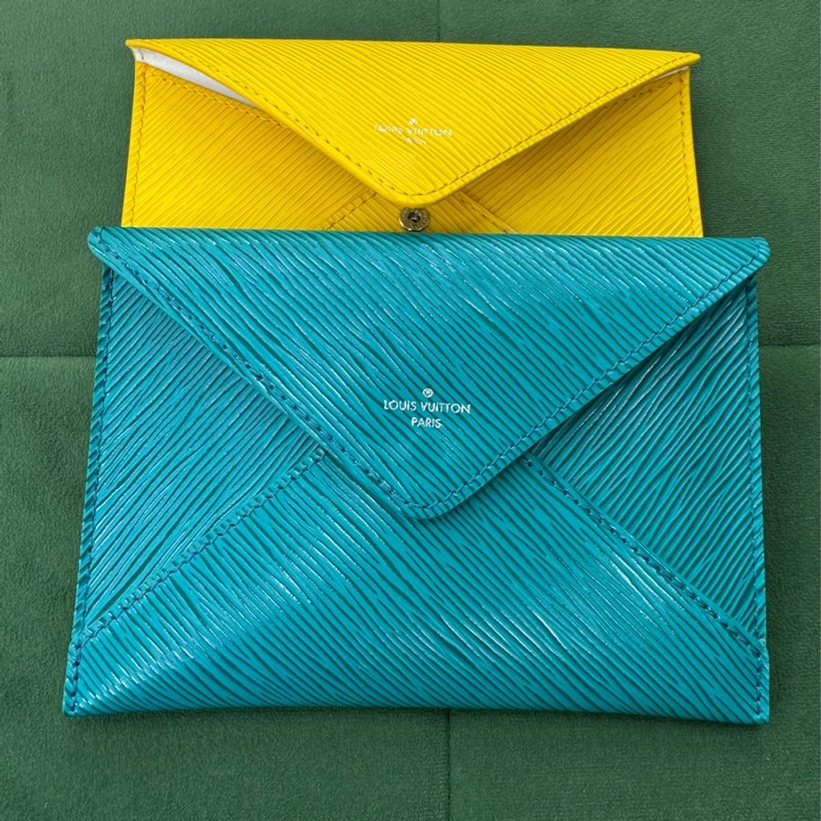 Louis vuitton 水湖蓝护照夹,钱夹-0
