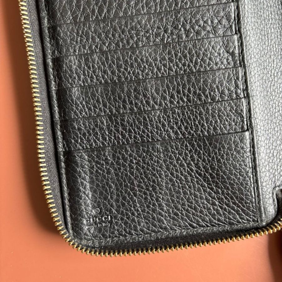 ::GUCCI:: 291102 Soho黑色皮革雙G壓紋流蘇拉鍊長夾-24