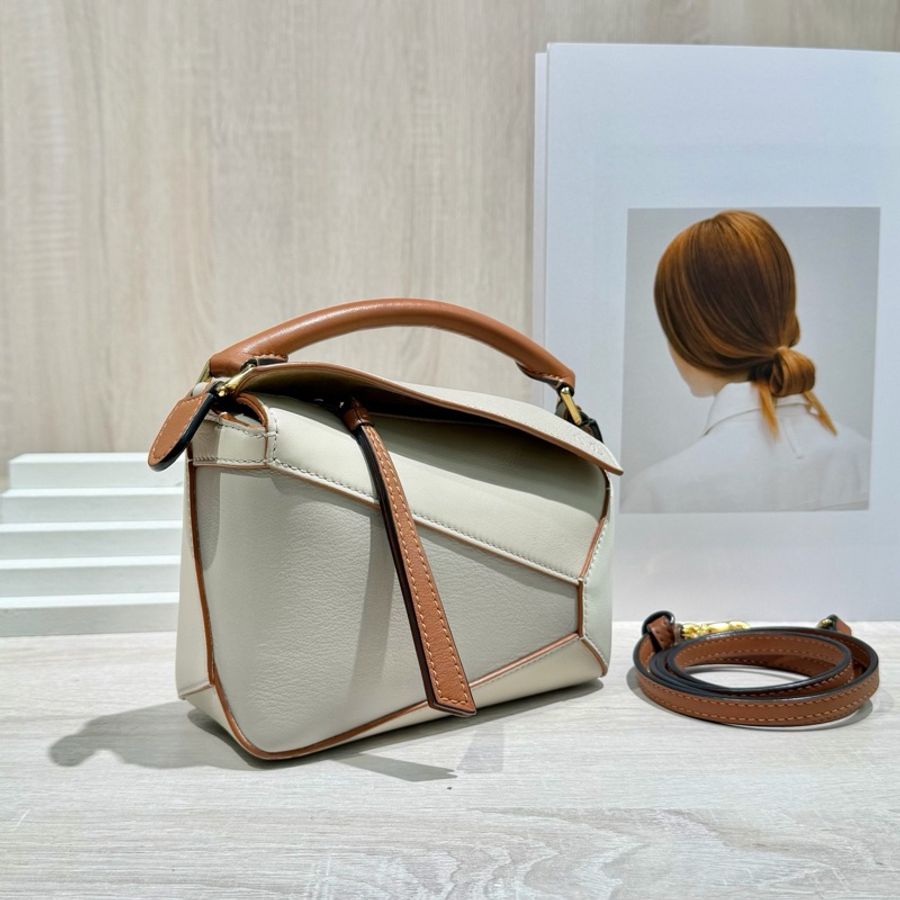 LOEWE羅意威白拼米色mini puzzle手提斜挎包-1