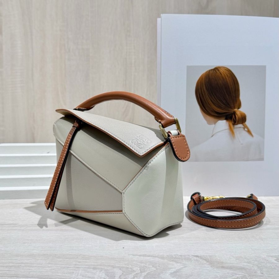 LOEWE羅意威白拼米色mini puzzle手提斜挎包-2