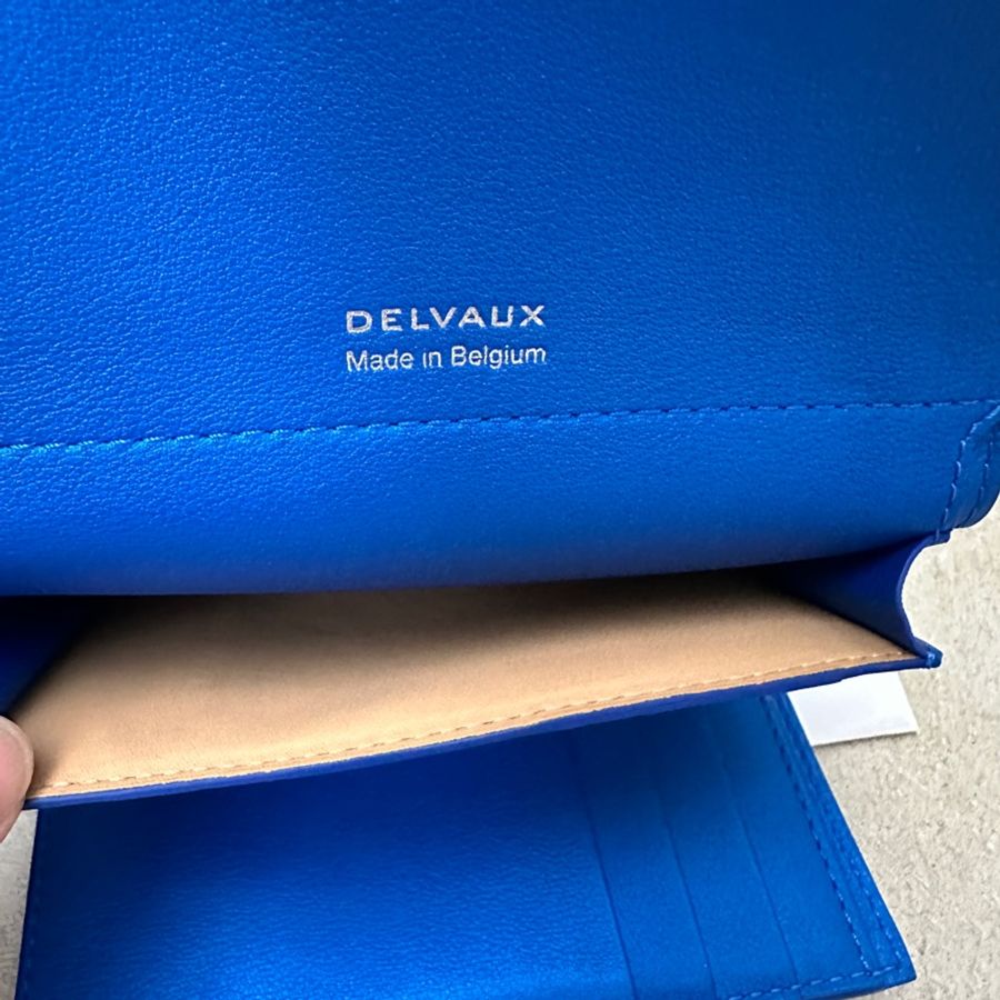 Delvaux 非常經典的 Madame 系列短夾-8
