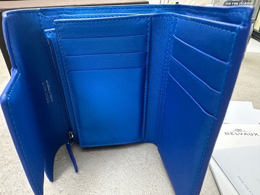Delvaux 非常經典的 Madame 系列短夾-11