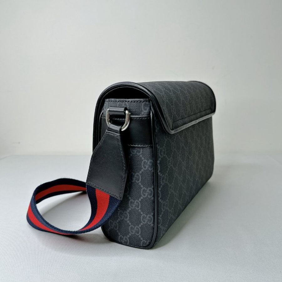 GUCCI 滿版老花磁吸掀蓋郵差包-6