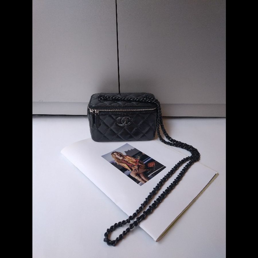 Chanel 黑鍊黑羊皮菱格斜背小方化妝包-0