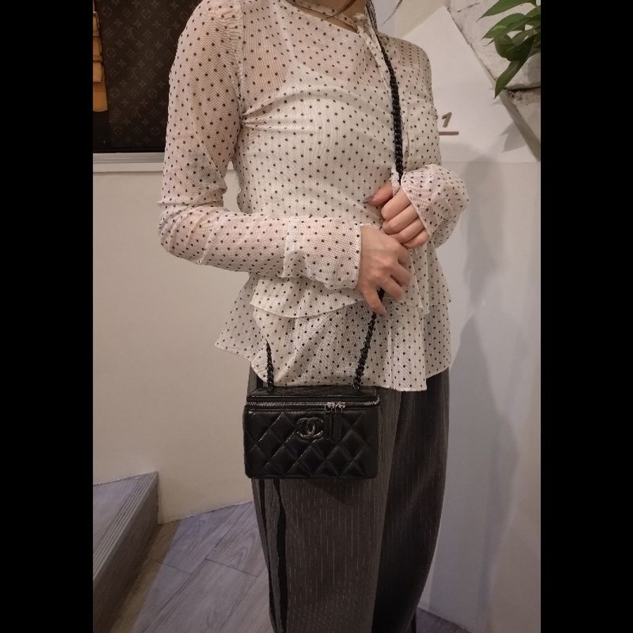 Chanel 黑鍊黑羊皮菱格斜背小方化妝包-3