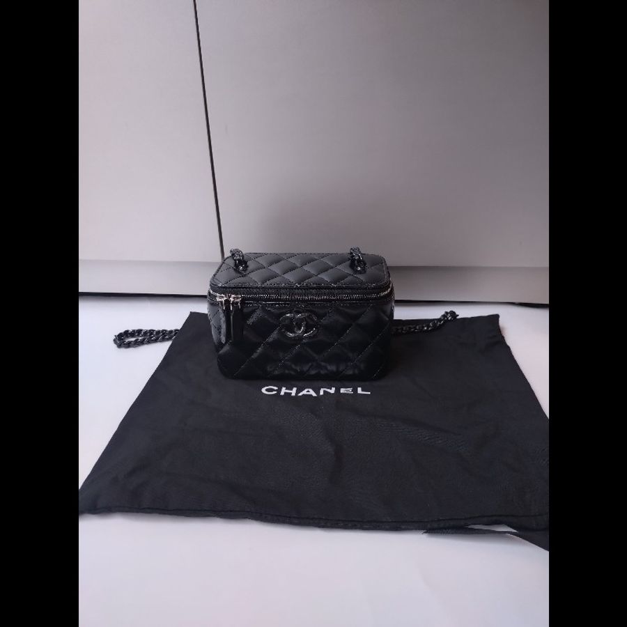 Chanel 黑鍊黑羊皮菱格斜背小方化妝包-5
