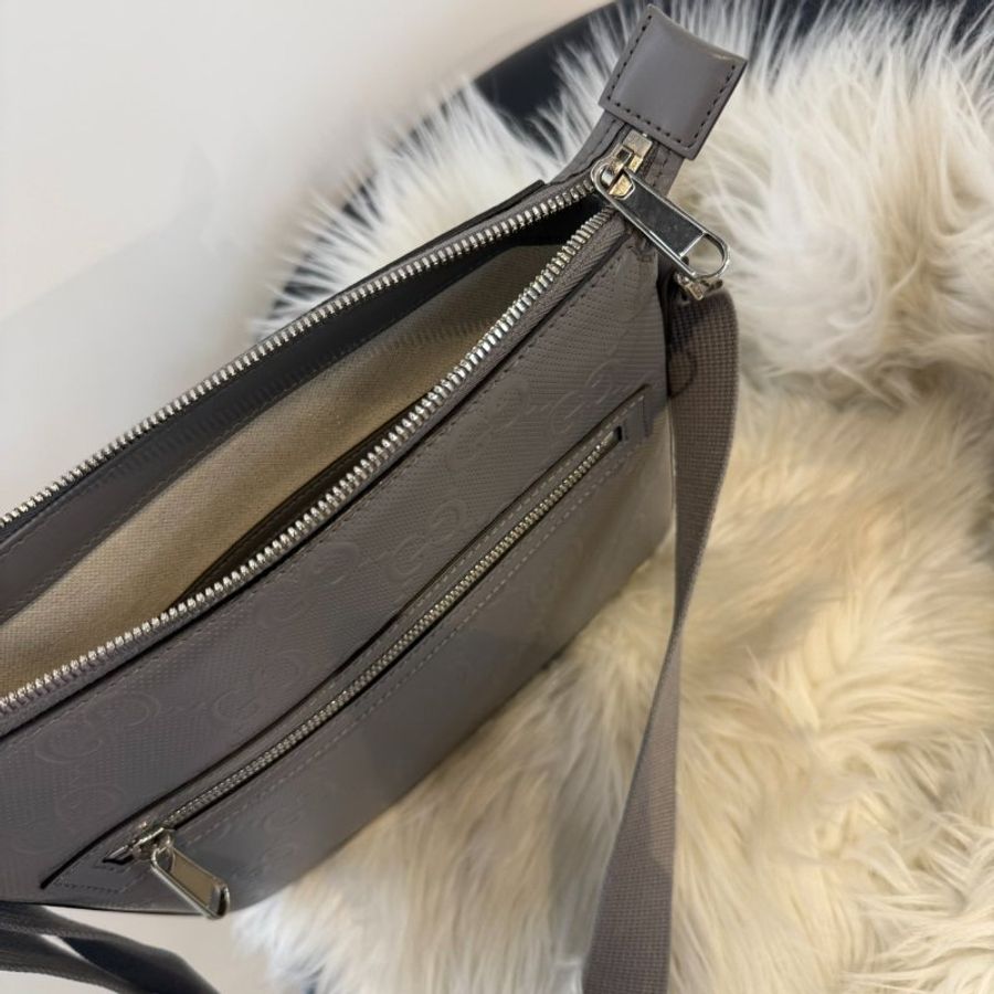 GUCCI 雙G LOGO壓花灰色郵包-6