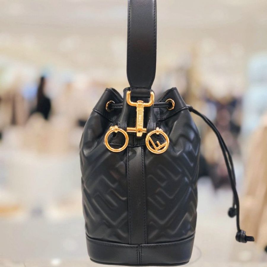 ⏰當季新品 原價6萬1千2🌺Fendi 8BS093 迷你 FF 立體浮雕Mon Tresor 包 黑色/附肩帶-3