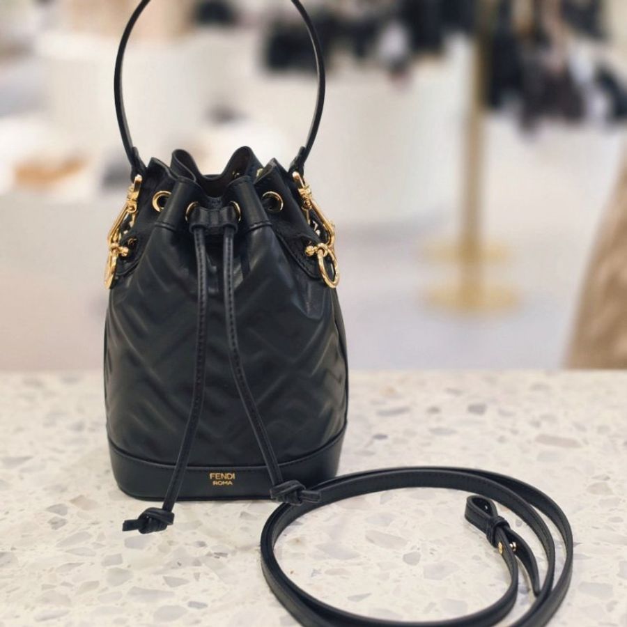 ⏰當季新品 原價6萬1千2🌺Fendi 8BS093 迷你 FF 立體浮雕Mon Tresor 包 黑色/附肩帶-11