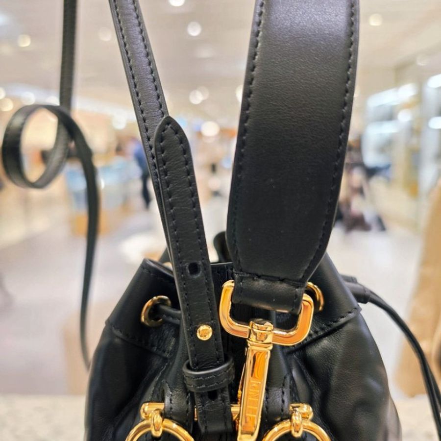 ⏰當季新品 原價6萬1千2🌺Fendi 8BS093 迷你 FF 立體浮雕Mon Tresor 包 黑色/附肩帶-13
