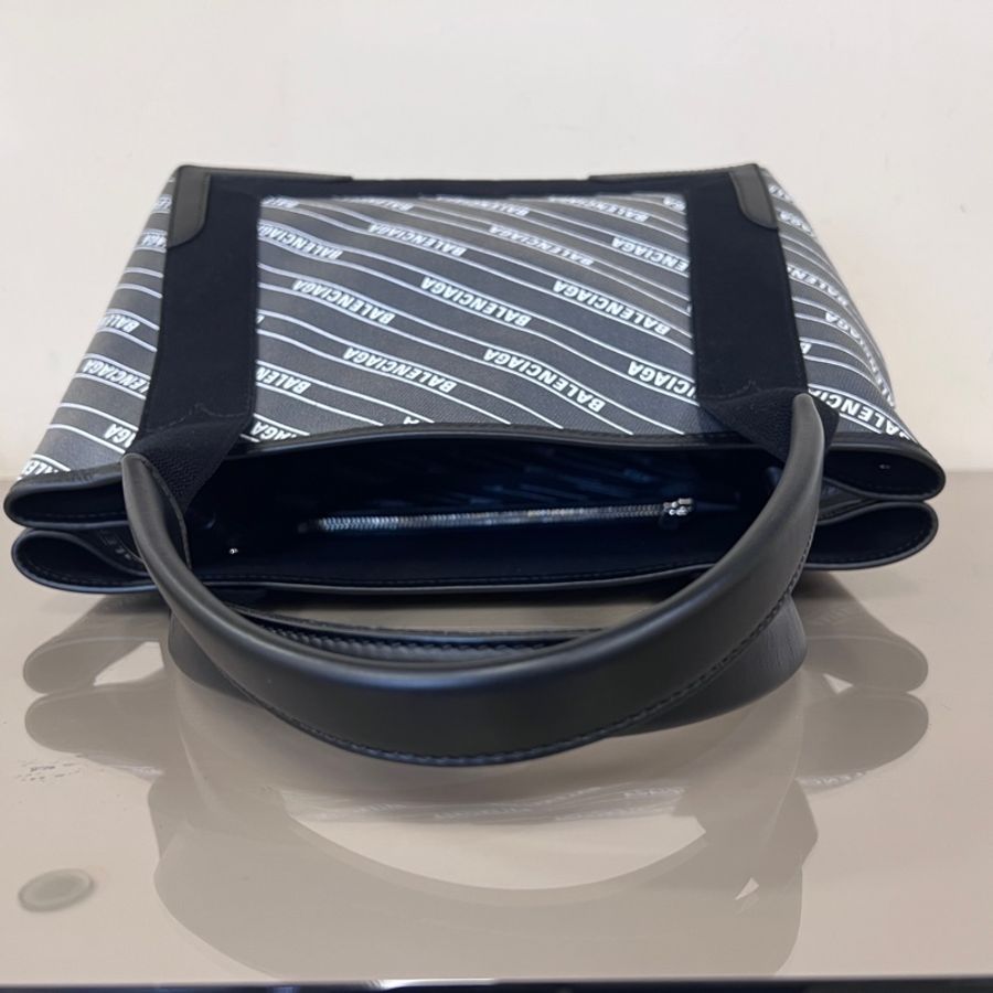 Balenciaga灰PVC拼黑牛皮銀釦滿版logo Navy手提包-6