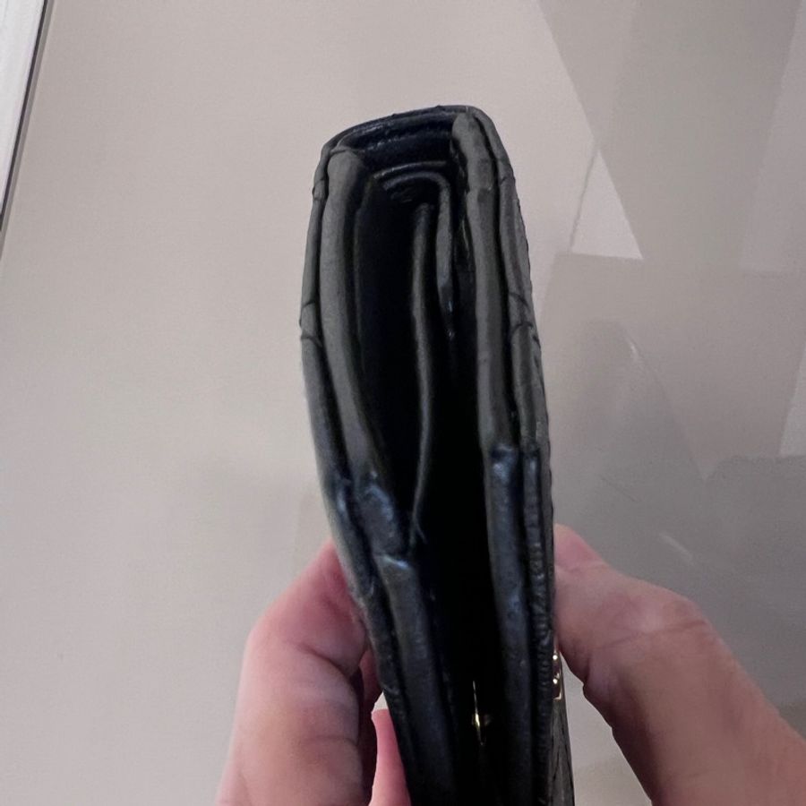 Chanel黑山羊皮菱格金釦內零錢袋4卡對釦短夾-6