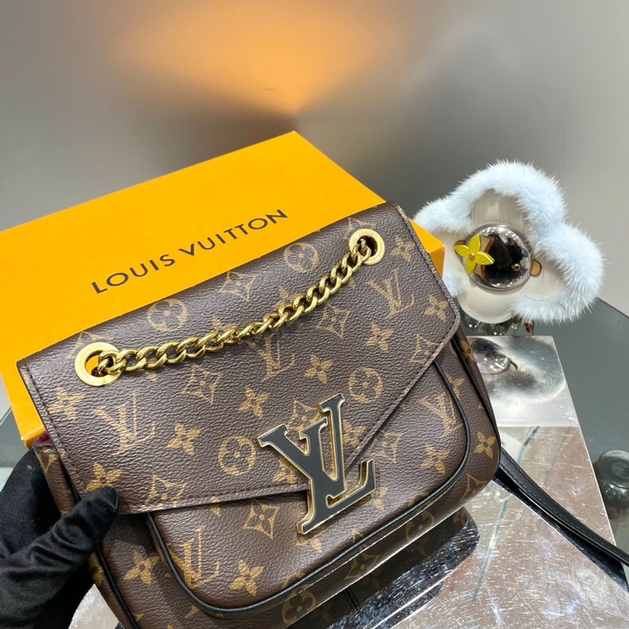 LV 芯片款 老花 PASSY-0