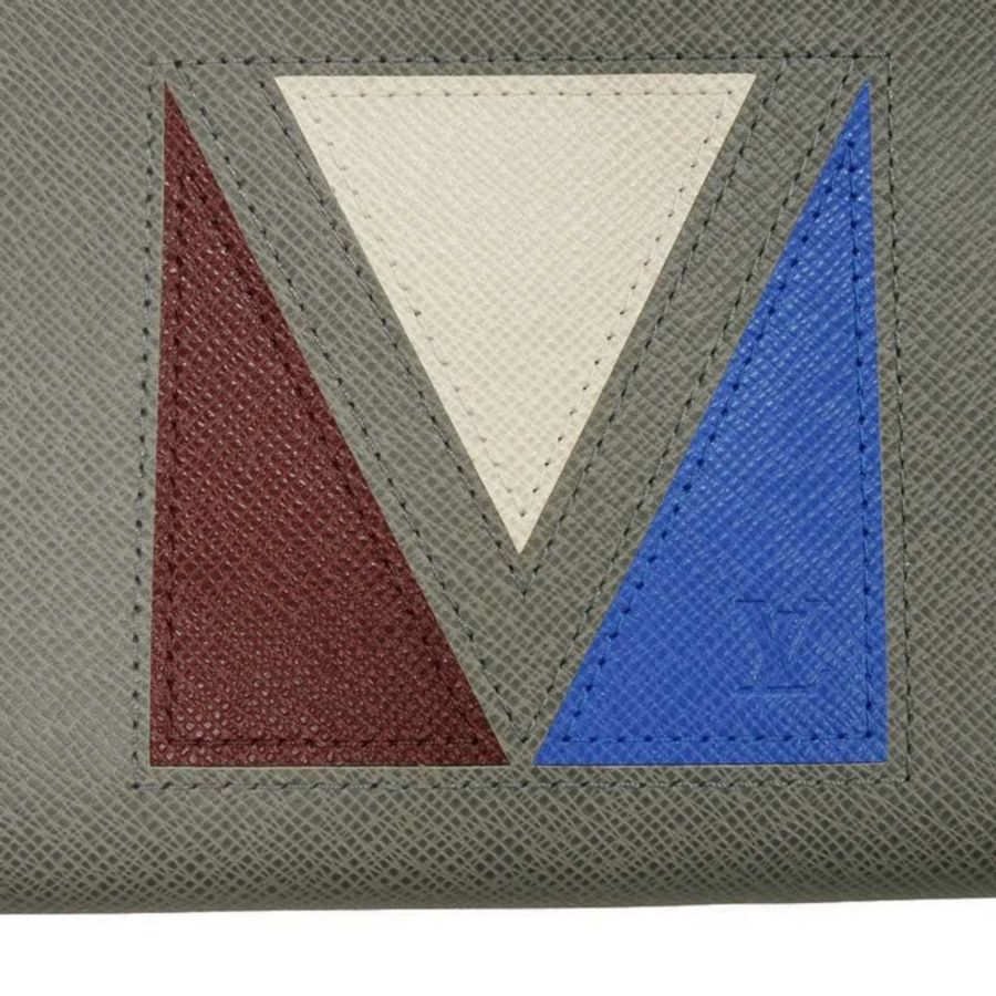 路易威登 (Louis Vuitton) 男士 Pochette Voyage MM 手拿包,美洲杯帆船賽灰色,帶 RFID IC 芯片,全新未使用,Taiga Glacier M59147 款式-9