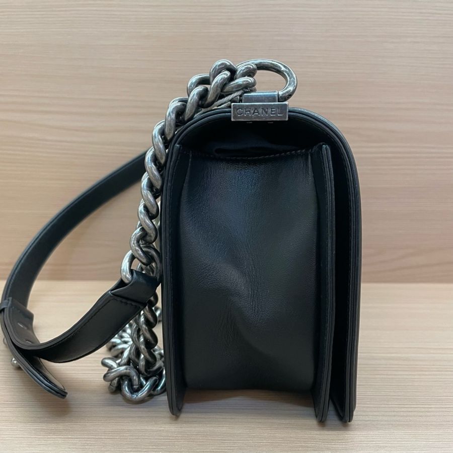 Chanel LEBOY 黑金 牛皮中號 2012年 16開。單肩斜挎鏈條包 有卡有塵袋 無盒子尺寸底長25*高15*寬8*-2