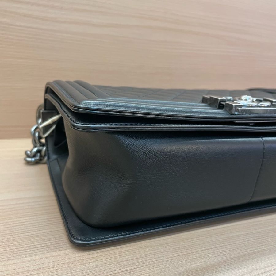 Chanel LEBOY 黑金 牛皮中號 2012年 16開。單肩斜挎鏈條包 有卡有塵袋 無盒子尺寸底長25*高15*寬8*-8