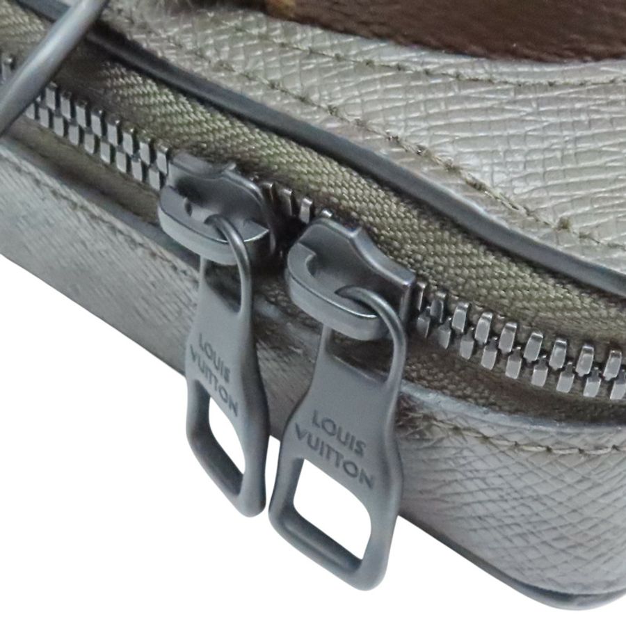 墨綠色 牛皮 Taiga Lama 手機盒 肩背包【LOUIS VUITTON LV 路易威登】 M30581-5