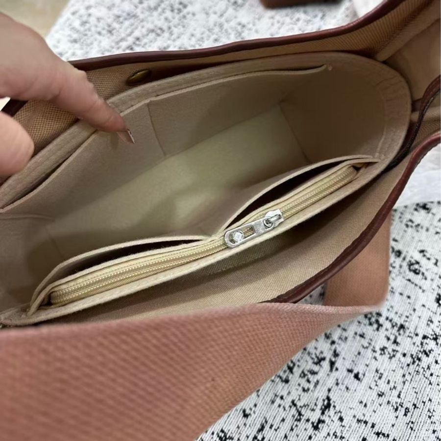 【90新 ✨ 全網最低價!】 中古Hermes愛馬仕 單肩包 斜挎包 金扣 經典款式 帆布拼牛皮 (下單前先詢問庫存❗️❗️)-22