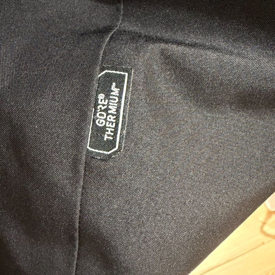 Moncler Grenoble Laplance 黑色羽絨滑雪夾克,採用GORE-TEX 防水防風面料2碼 98新配件塵袋衣架(細節私訊-7