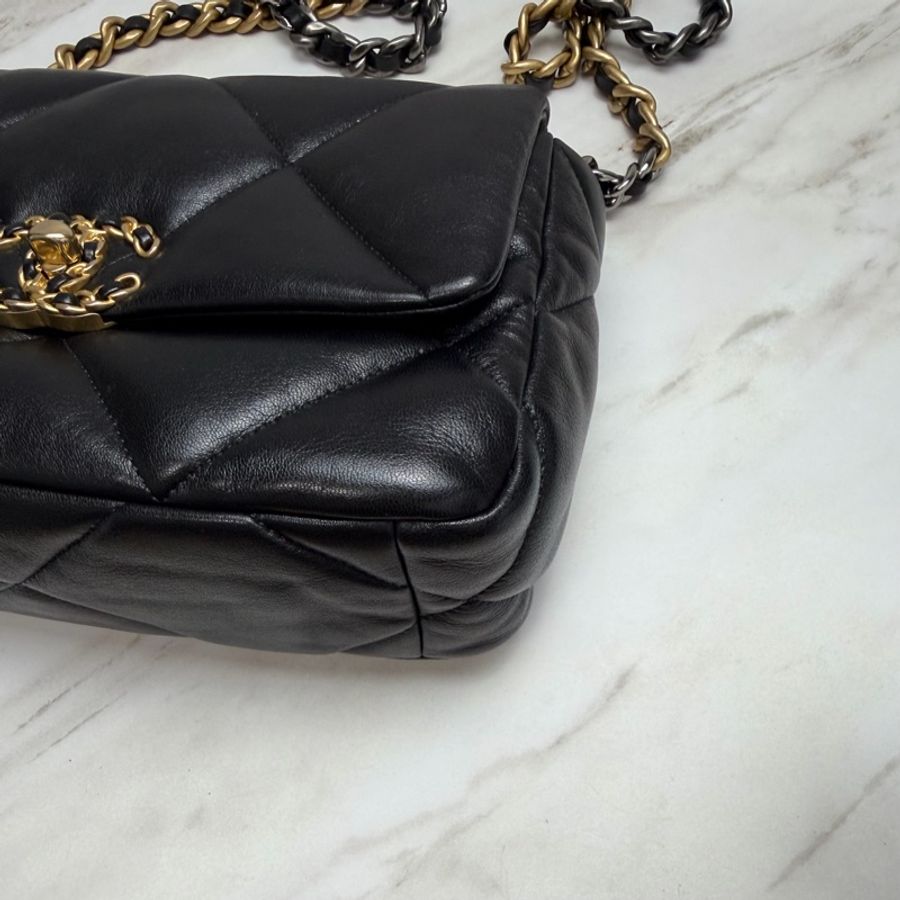 香奈兒Chanel 19 Bag 菱格紋羊皮黑色金釦 金銀雙色鏈帶 小號 手提/肩背/斜背-9