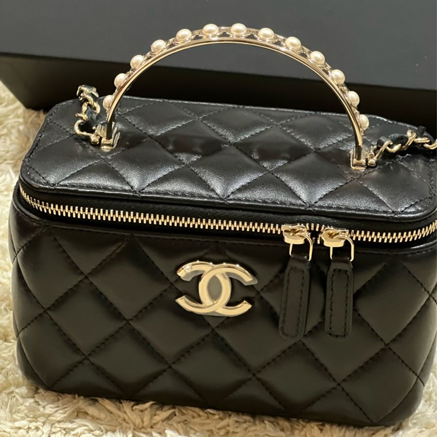 CHANEL 香奈兒 珍珠提把黑淡金羊皮長盒子 化妝盒包-1