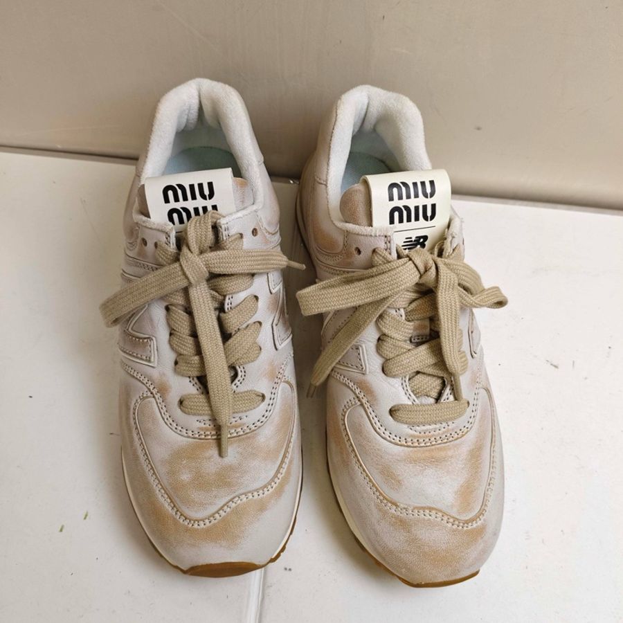 繆繆 MiuMiu x New Balance 574 白色復古風休閒鞋-0