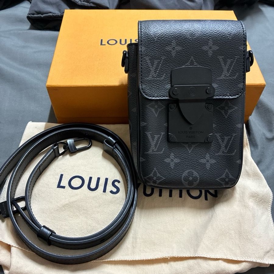 Lv s-lock黑色老花側背包-1
