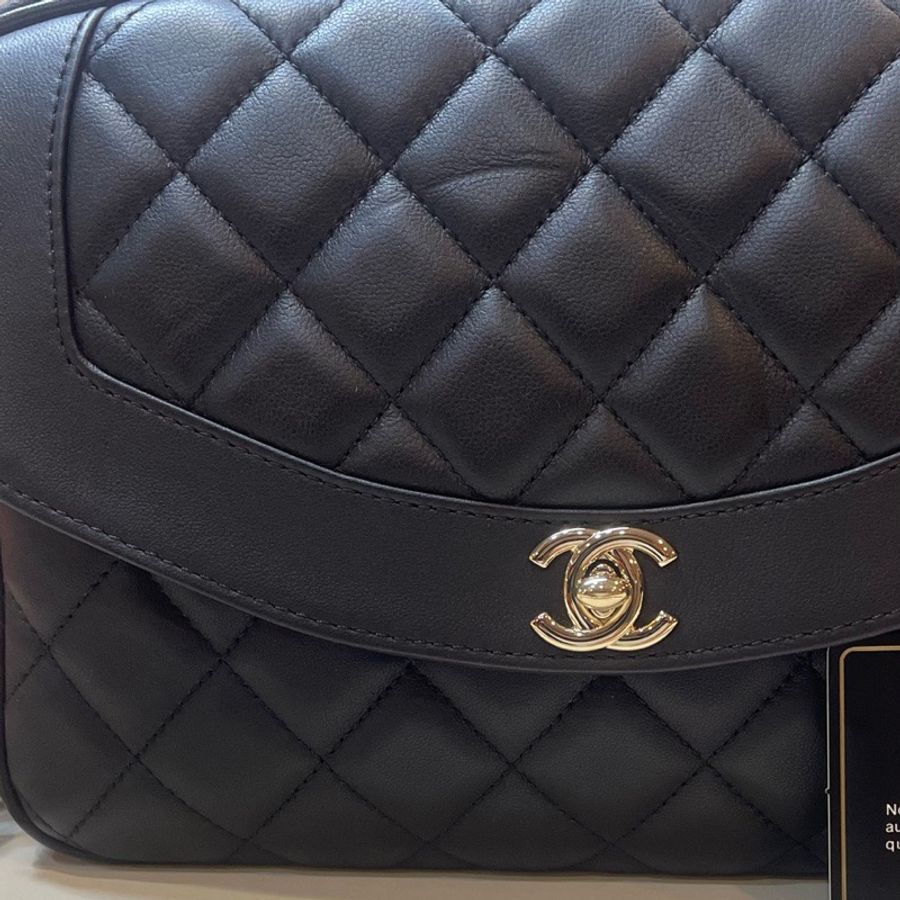 香奈兒 Chanel 黑色金扣 羊皮 流蘇相機包 戴妃包 黑卡27開 24cm-8