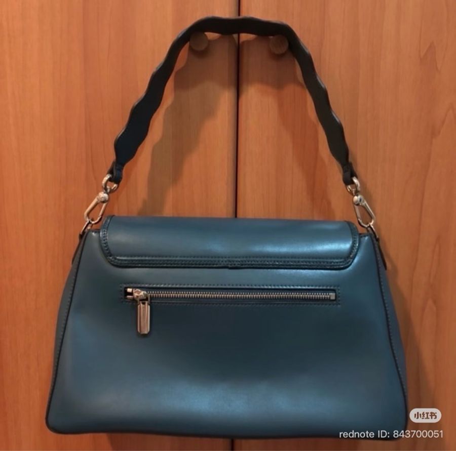 Charles & Keith 小ck 藏青藍兩用多功能肩背包-6